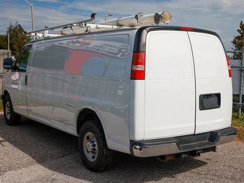 Used 2017 Chevrolet Express 2500 Extended RWD image 3