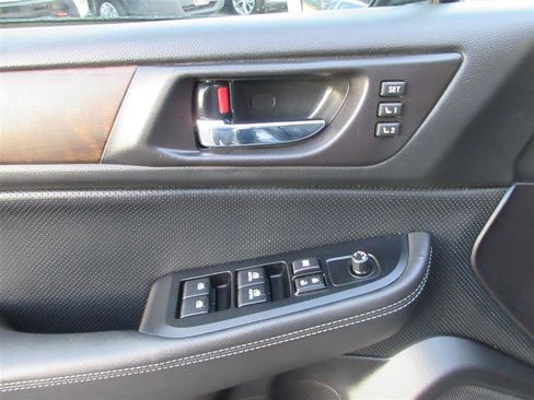 Used 2017 Subaru Outback 2.5i Limited image 12