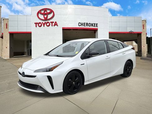 Used 2021 Toyota Prius LE image 1