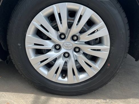 Used 2012 Toyota Camry LE FWD image 27