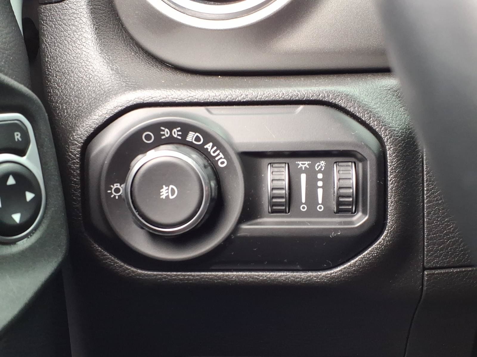 Used 2019 Jeep Wrangler Unlimited Sahara w/ Uconnect 4C Nav & Sound Group AWD/4WD image 27