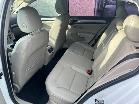 Used 2015 Volkswagen Golf TDI SE image 17