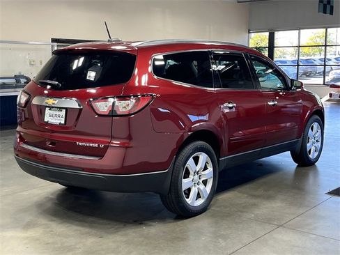 Used 2016 Chevrolet Traverse LT w/ Style and Technology Package image 4