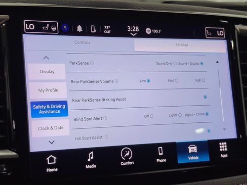 Used 2023 Chrysler Pacifica Touring FWD image 42