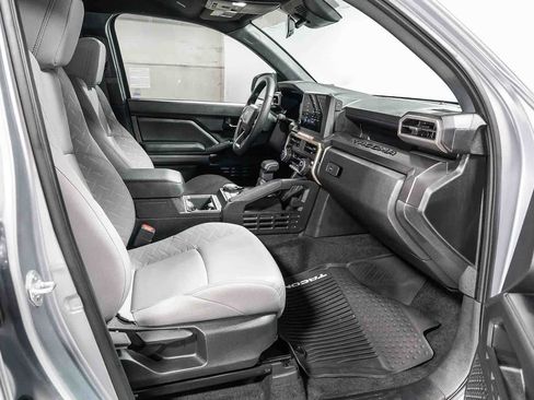 Certified 2026 Toyota Tacoma SR5 AWD/4WD image 17