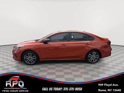 Used 2022 Kia Forte GT-Line w/ GT-Line Technology Package FWD image 2