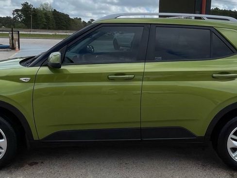 Used 2020 Hyundai Venue SEL FWD image 8