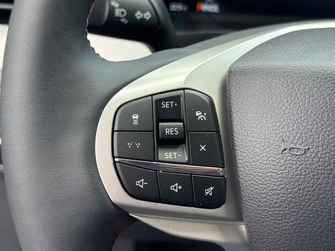 New 2026 Ford Explorer Active w/ Active Comfort Package RWD image 8