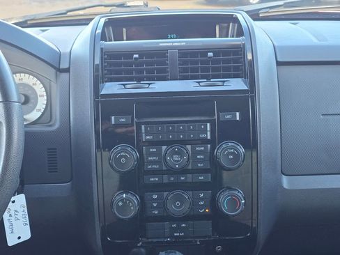 Used 2008 MAZDA Tribute i image 12