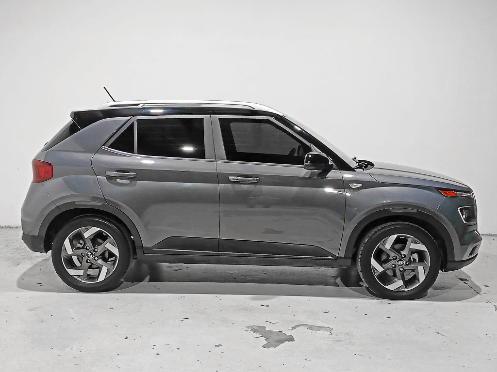 Used 2024 Hyundai Venue Limited FWD image 7