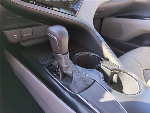 Used 2019 Toyota Camry SE image 12