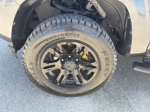 Used 2021 Toyota Tacoma SR w/ SR Convenience Package RWD image 11