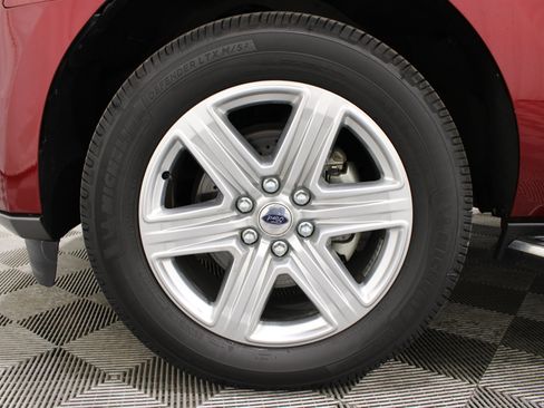 Used 2018 Ford Expedition XLT w/ Equipment Group 202A AWD/4WD image 39