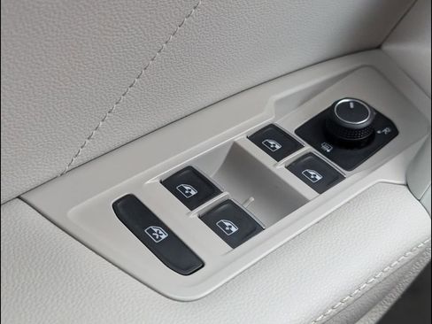 Used 2024 Volkswagen Tiguan SE R-Line image 12