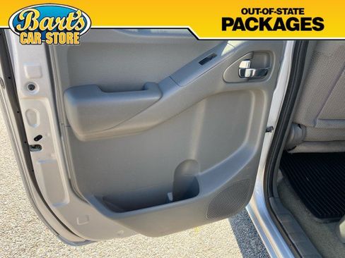 Used 2013 Nissan Frontier SV w/ SV Value Truck Pkg AWD/4WD image 16