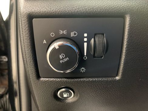 Used 2021 Jeep Grand Cherokee Limited AWD/4WD image 24