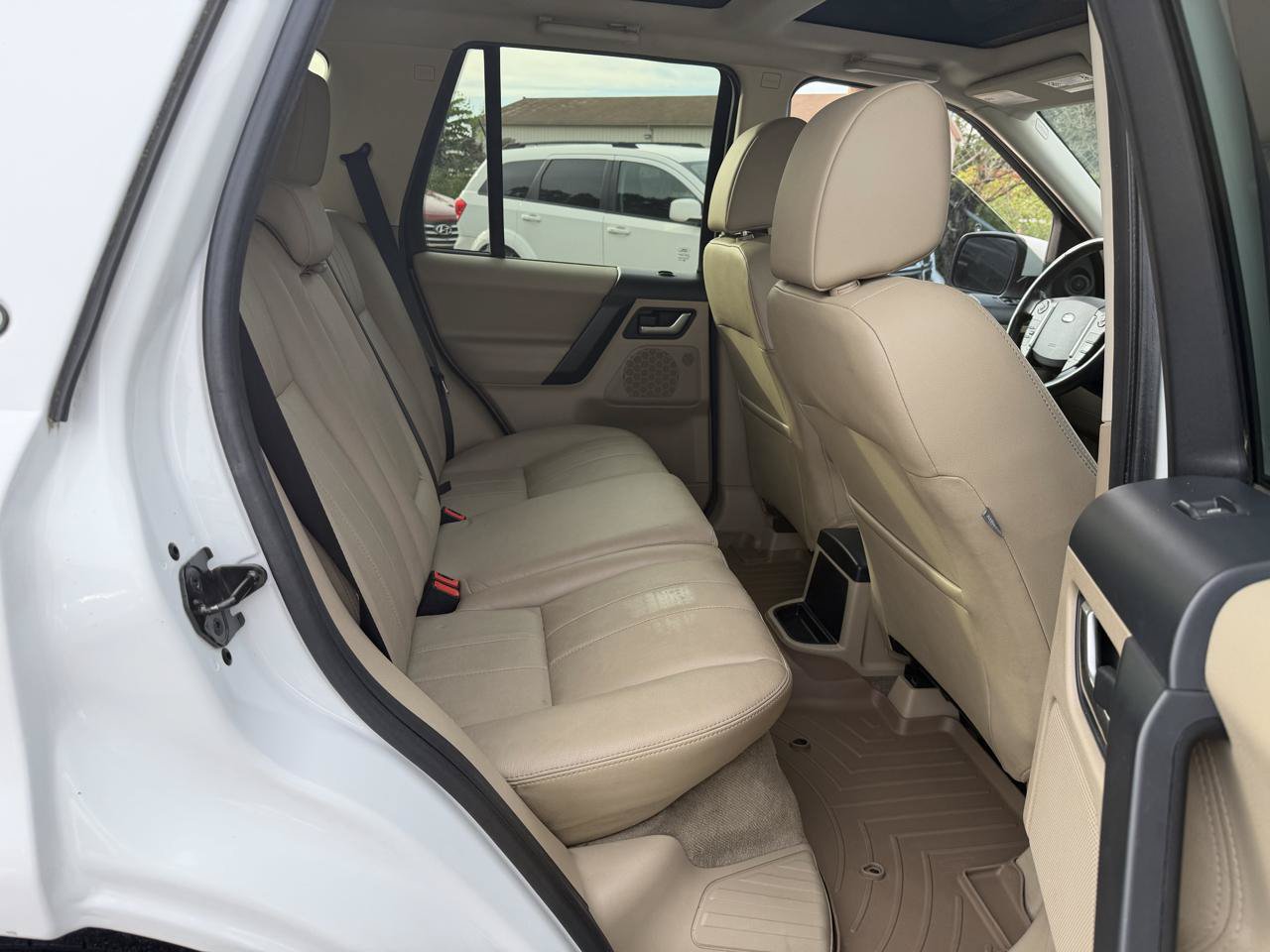 Used 2015 Land Rover LR2 AWD/4WD image 18