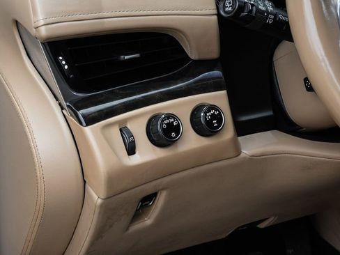 Used 2019 Cadillac Escalade Platinum AWD/4WD image 27