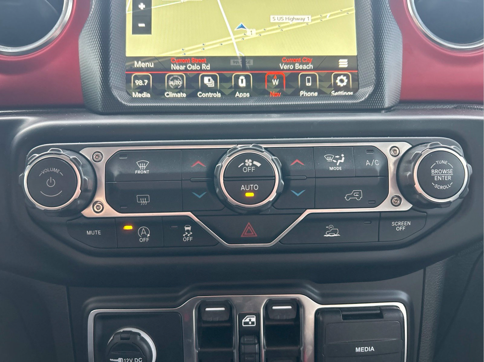 Certified 2023 Jeep Gladiator Rubicon w/ LED Lighting Group AWD/4WD image 31