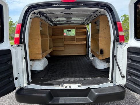 Used 2015 Chevrolet Express 2500 image 18