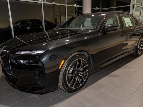 New 2026 BMW 760i xDrive w/ Executive Package image 3