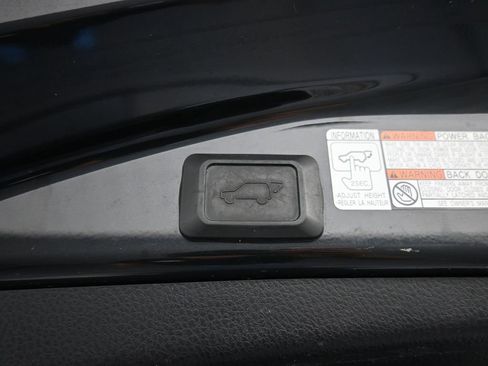 Certified 2018 Toyota RAV4 XLE w/ Convenience Package image 22