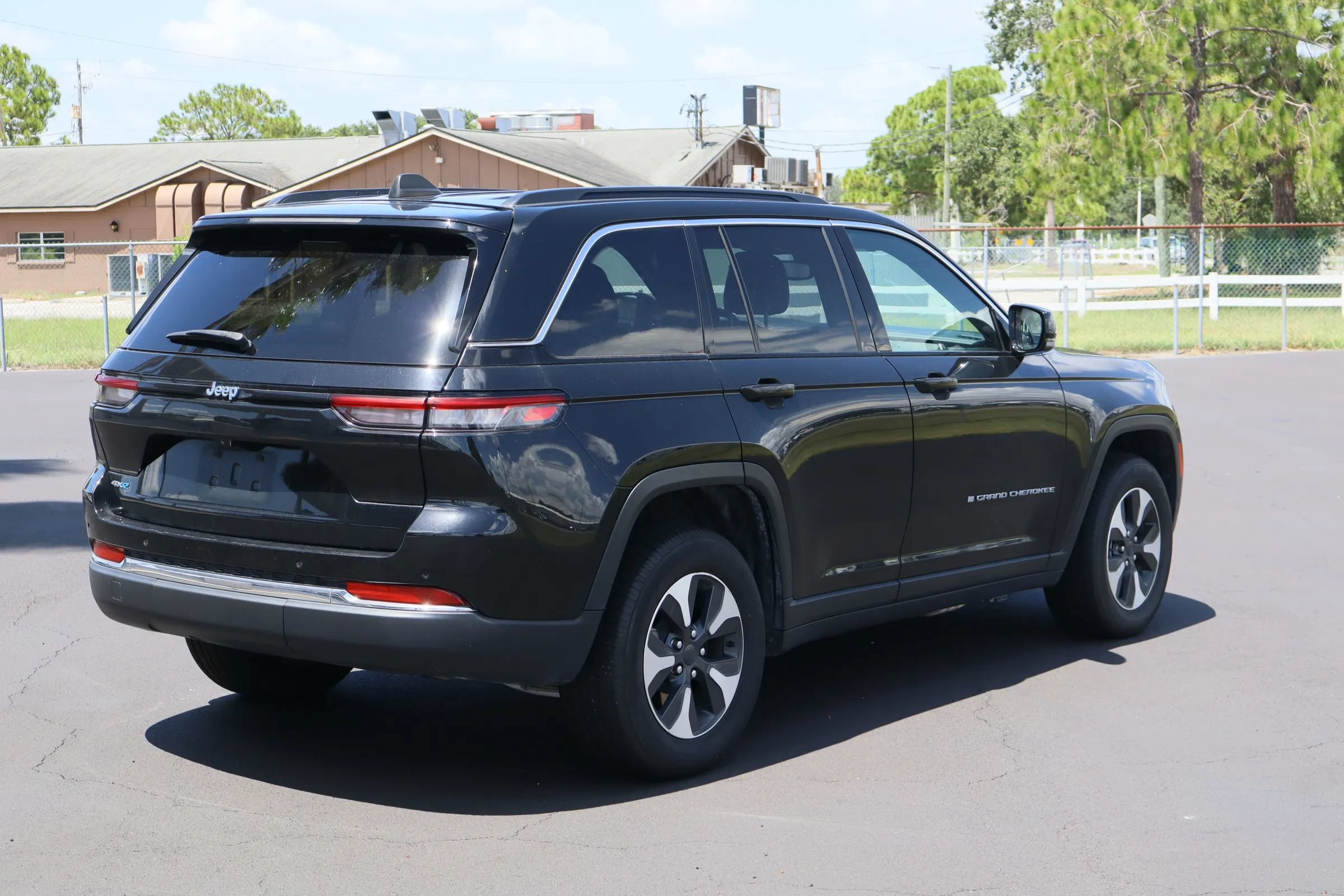 Used 2024 Jeep Grand Cherokee Limited 4xe AWD/4WD image 7