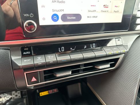 Used 2025 Toyota Camry SE image 18