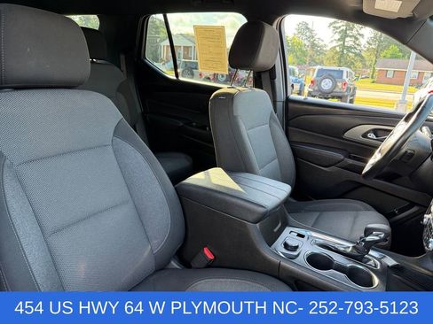 Used 2023 Chevrolet Traverse LT FWD image 19