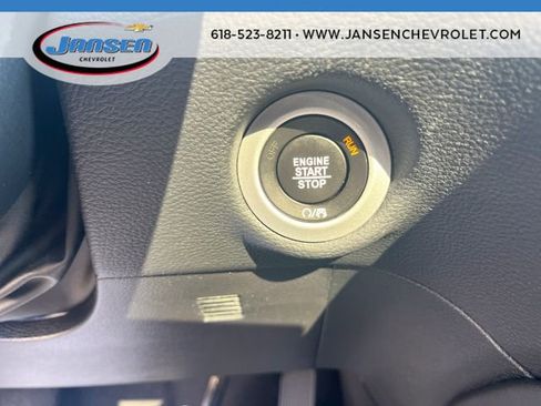 Used 2025 Chrysler Pacifica Limited image 17