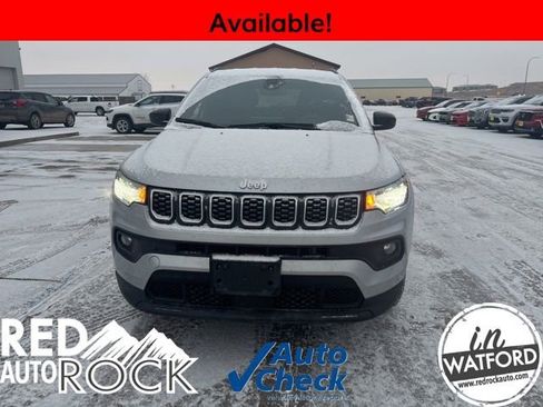 Used 2024 Jeep Compass Latitude image 2