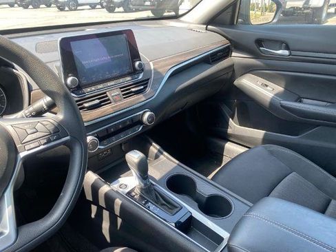 Used 2025 Nissan Altima 2.5 SV FWD image 24
