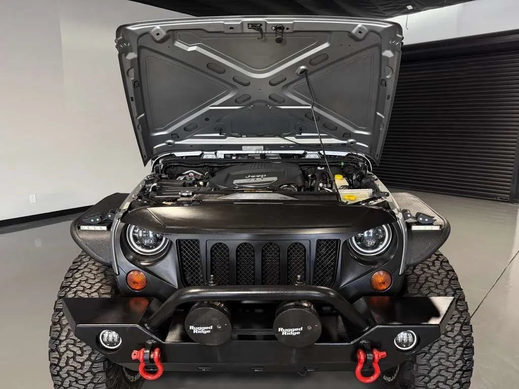 Used 2013 Jeep Wrangler Unlimited Sport AWD/4WD image 7
