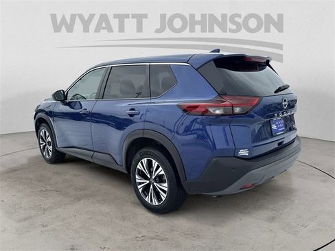 Used 2023 Nissan Rogue SV image 3
