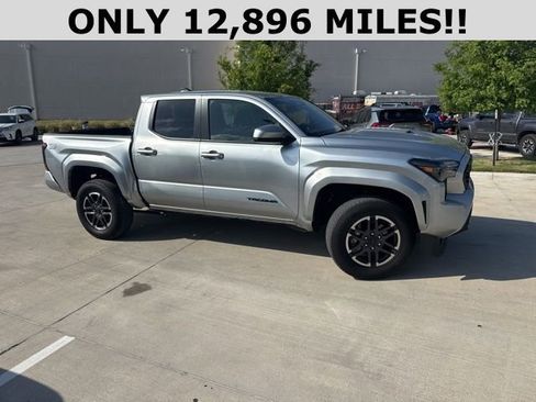 Used 2025 Toyota Tacoma TRD Sport AWD/4WD image 2