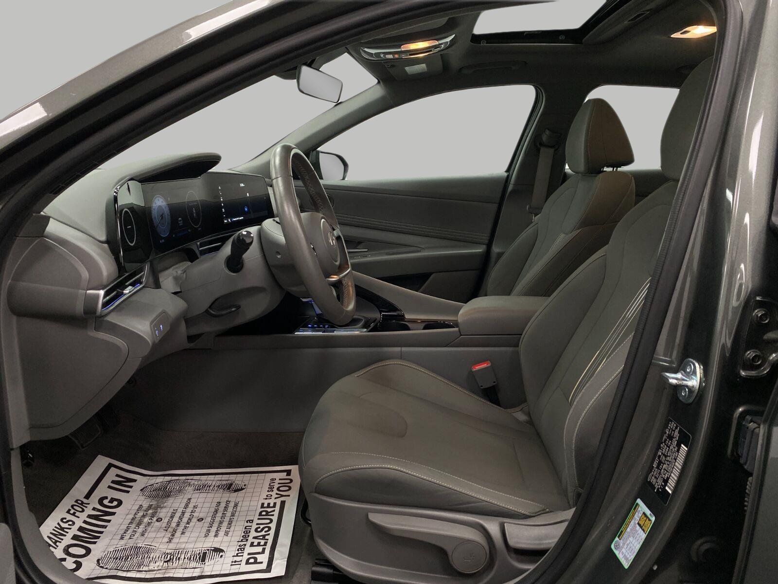 Used 2025 Hyundai Elantra SEL FWD image 31