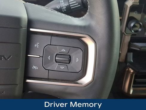 Used 2025 GMC Hummer EV 3X w/ LPO, Roof Cross Rail Package image 8