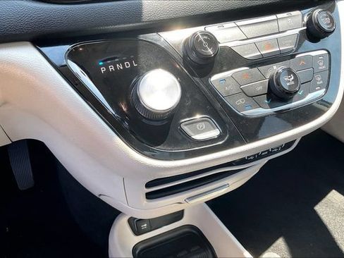 Used 2023 Chrysler Voyager LX FWD image 18