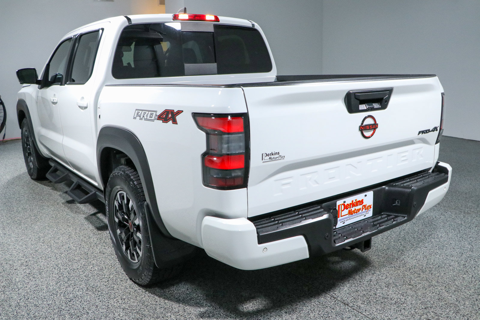 Used 2023 Nissan Frontier PRO-4X w/ Pro Convenience Package AWD/4WD image 9