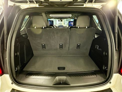 Used 2021 GMC Yukon SLT w/ SLT Luxury Plus Package image 29