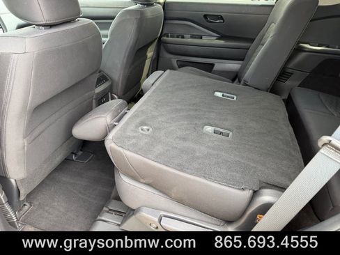 Used 2024 Nissan Pathfinder SV FWD image 15