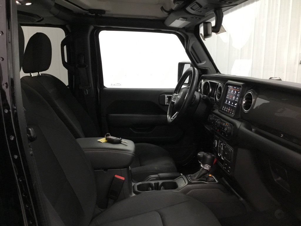 Used 2022 Jeep Wrangler Unlimited Sahara w/ Cold Weather Group AWD/4WD image 45
