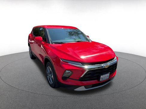 Used 2026 Chevrolet Blazer LT FWD image 3