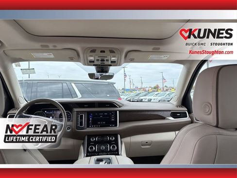 Used 2021 GMC Yukon Denali w/ Denali Premium Package image 43