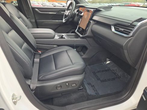 Used 2024 GMC Acadia Elevation AWD/4WD image 7