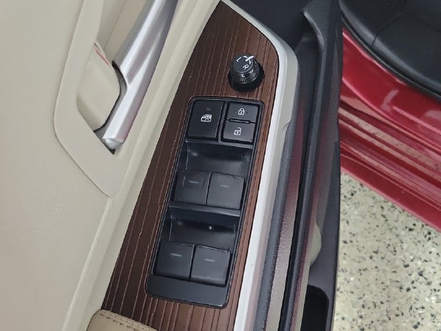 Used 2021 Toyota Sienna XLE FWD image 23