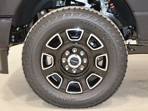 New 2025 Ford F350 Platinum w/ FX4 Off-Road Package image 39