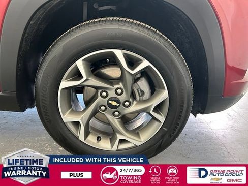Used 2025 Chevrolet Trax LT FWD image 11