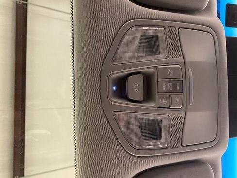 Used 2017 Hyundai Santa Fe Limited image 16