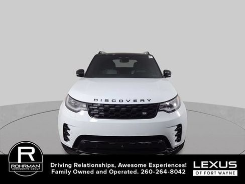 Used 2024 Land Rover Discovery Dynamic SE AWD/4WD image 3